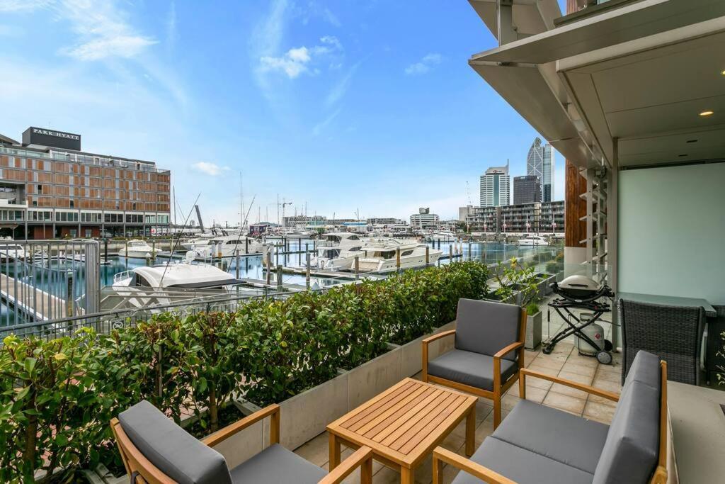 Апартаменты Elegant & Sunny Living With Stunning Marina Views Окленд Экстерьер фото