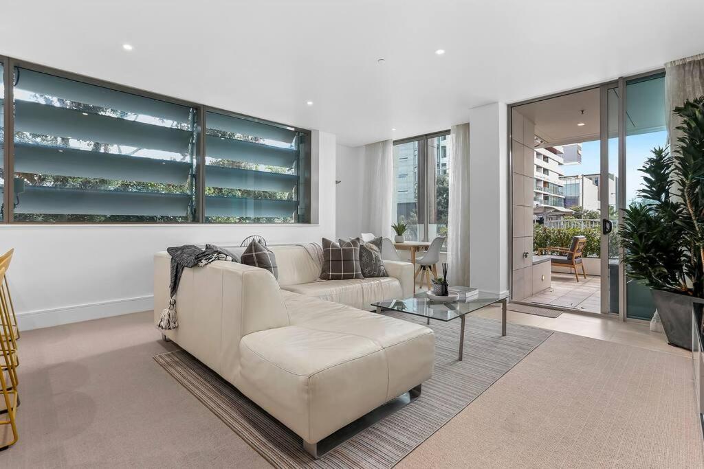 Апартаменты Elegant & Sunny Living With Stunning Marina Views Окленд Экстерьер фото
