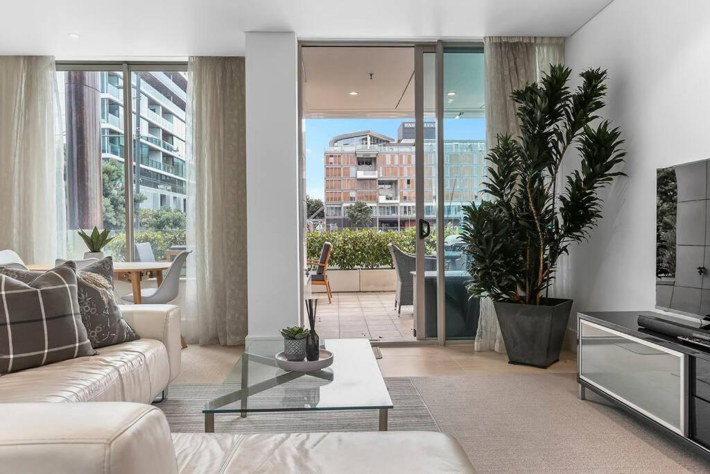 Апартаменты Elegant & Sunny Living With Stunning Marina Views Окленд Экстерьер фото