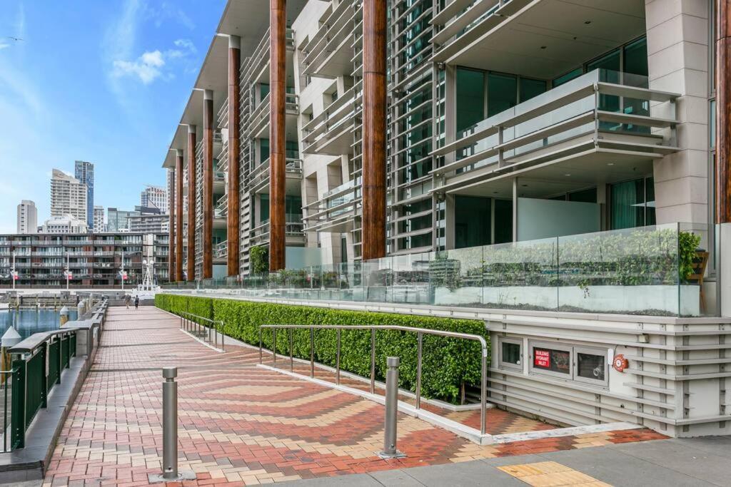 Апартаменты Elegant & Sunny Living With Stunning Marina Views Окленд Экстерьер фото